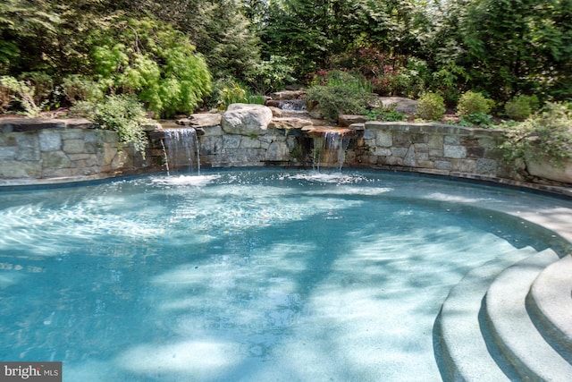 view of swimming pool with a pool