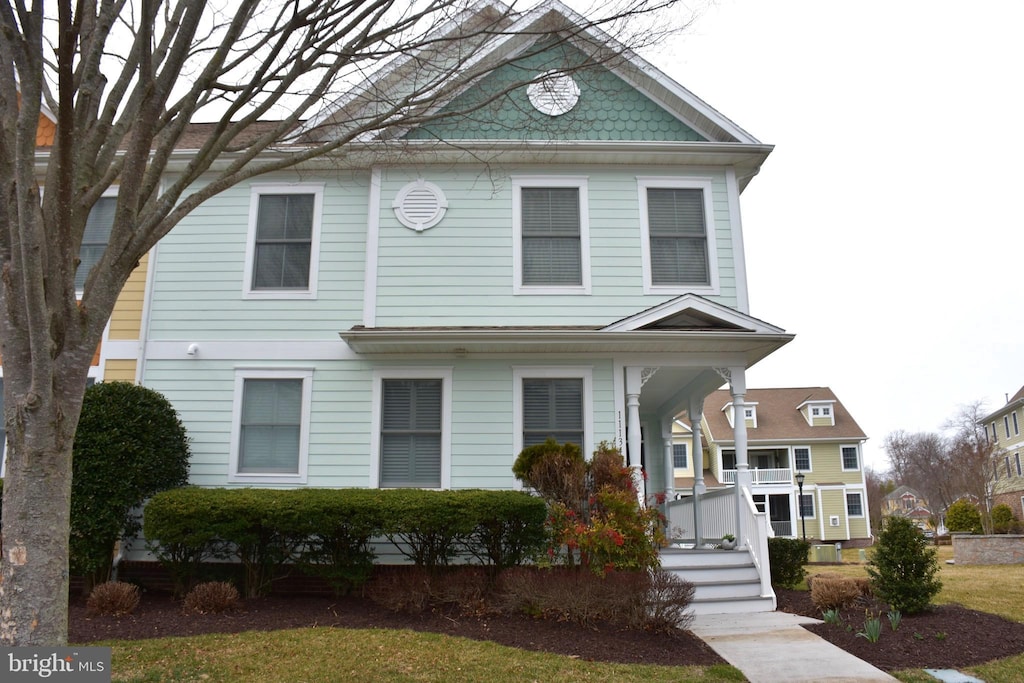 view of front of property featuring covered porch