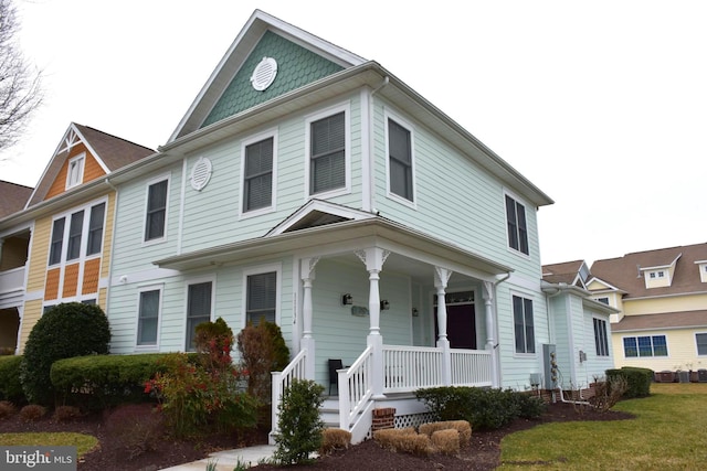 view of front of property with a porch and a front lawn