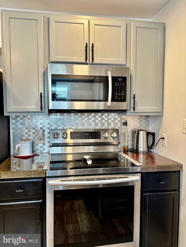 kitchen featuring tasteful backsplash and stainless steel appliances