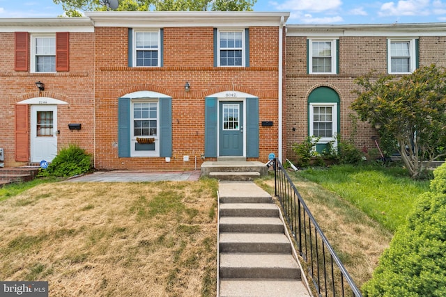 8042 Saint Annes Ct, Alexandria, VA 22309 - townhome / multi-family property featuring brick siding and a front yard