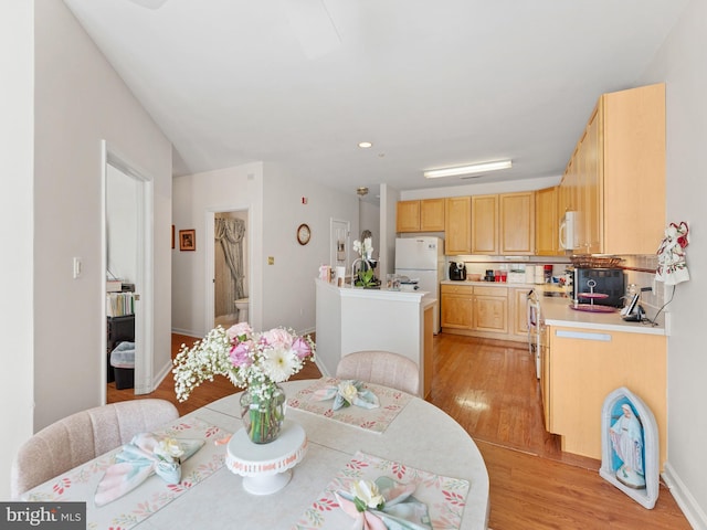 dining area featuring recessed lighting, light wood-style flooring, and baseboards