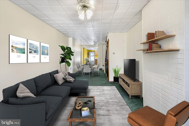 carpeted living room featuring a ceiling fan