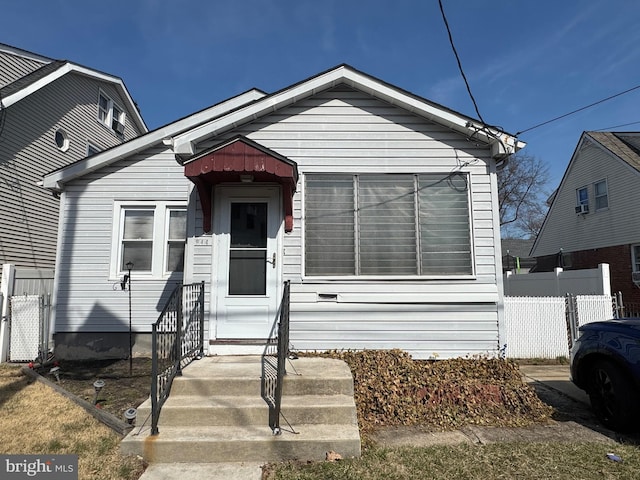 view of front of property featuring fence