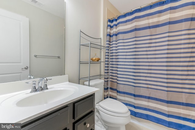 full bathroom with visible vents, toilet, vanity, and a shower with curtain