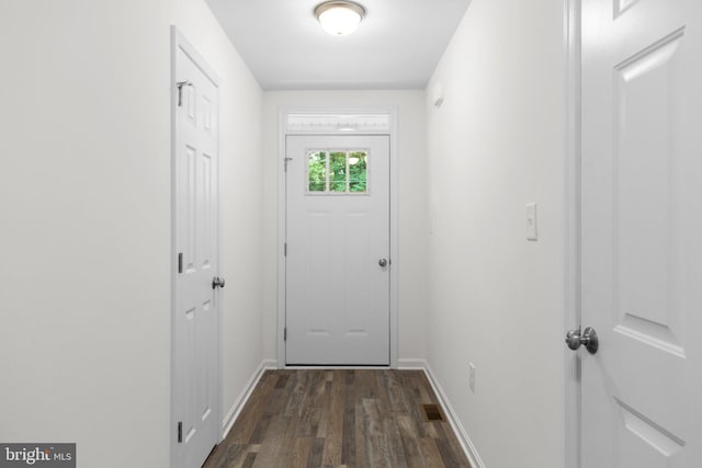 entryway featuring dark wood-style floors, visible vents, and baseboards