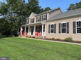 view of front of home featuring a front lawn and covered porch