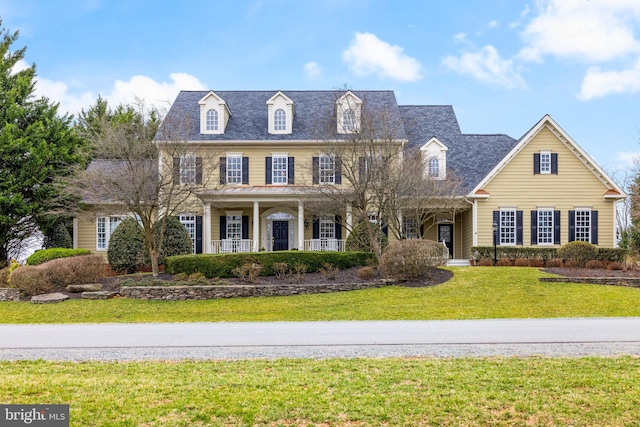 view of front of property featuring a porch and a front lawn