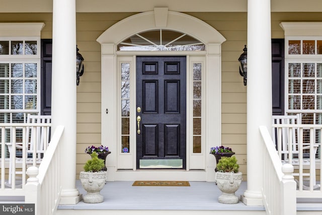 doorway to property with covered porch