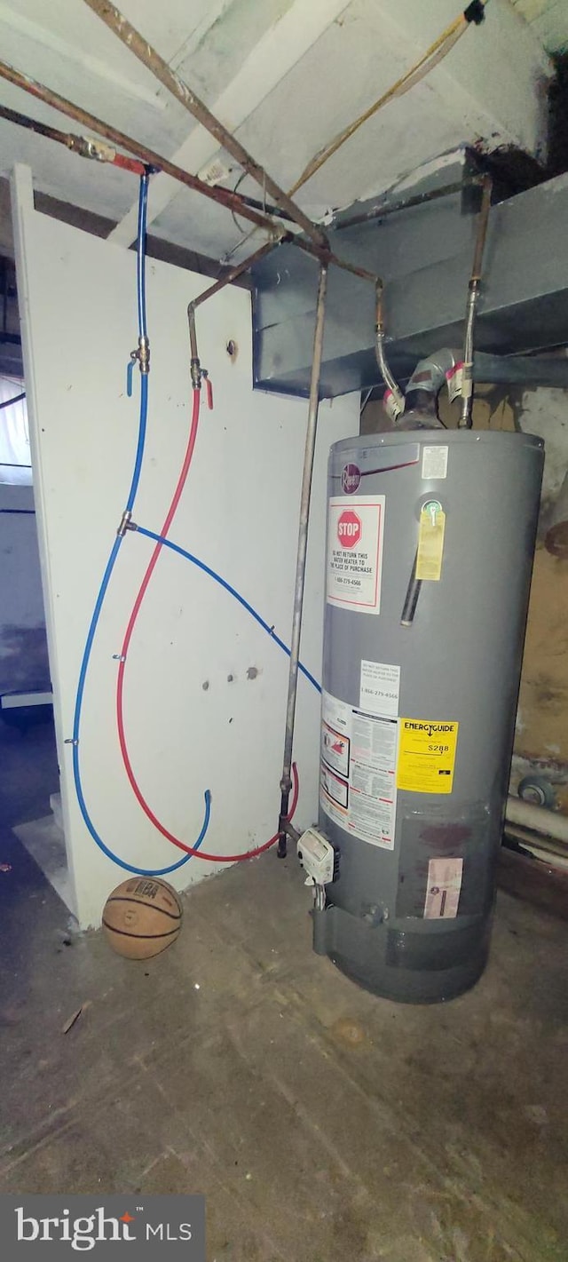 526 Moore St, Philadelphia, PA 19148 - utility room with gas water heater