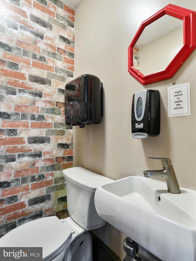 bathroom featuring toilet and a sink