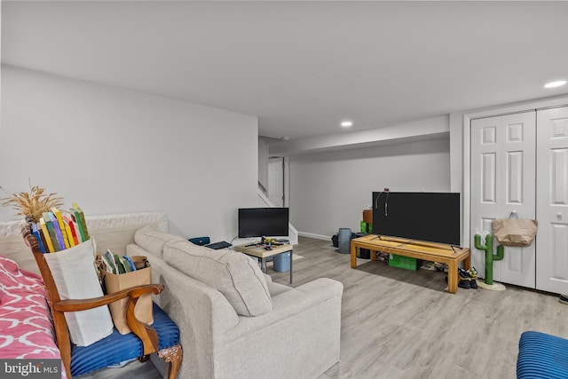 living room with recessed lighting, baseboards, and wood finished floors