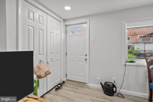 entryway featuring recessed lighting, light wood-type flooring, and baseboards