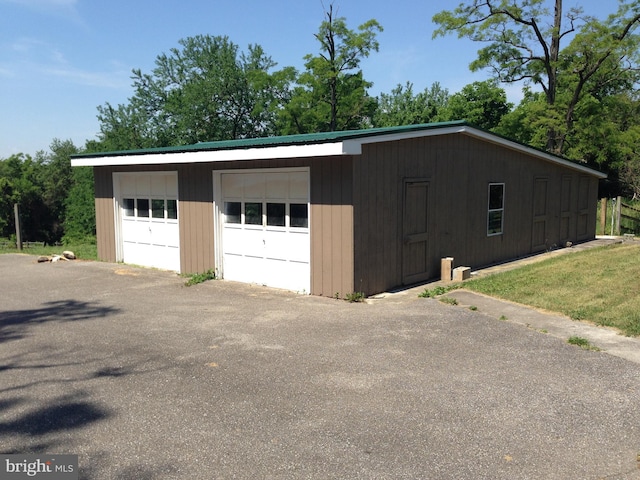 view of detached garage