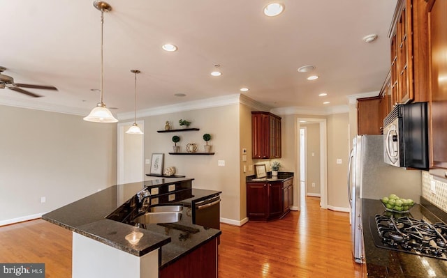 kitchen featuring a center island with sink, a sink, black gas cooktop, light wood-style floors, and dishwashing machine