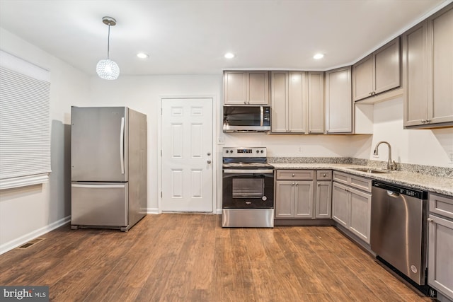 kitchen featuring a sink, visible vents, dark wood-type flooring, and appliances with stainless steel finishes