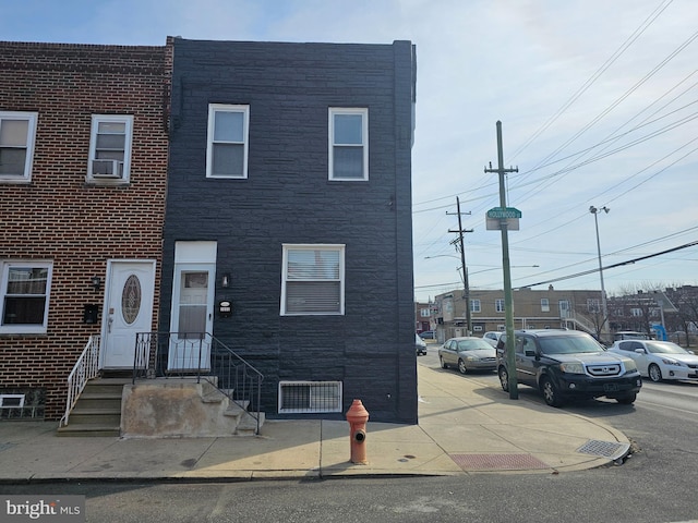 multi unit property featuring stone siding