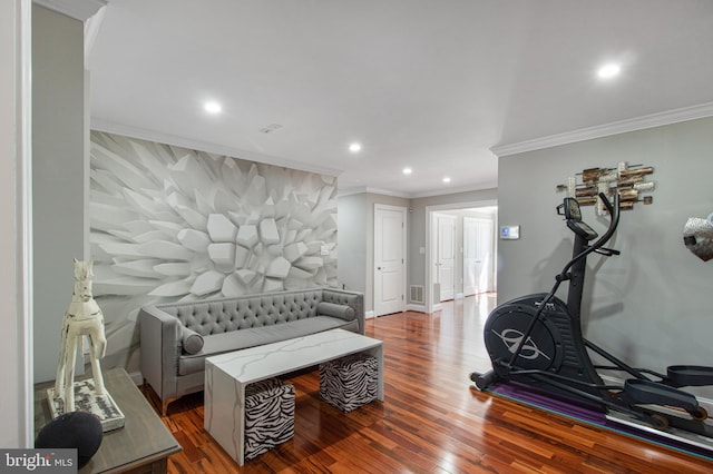 living area with wood finished floors, visible vents, baseboards, recessed lighting, and crown molding