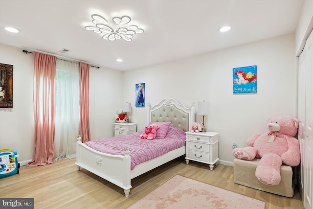 bedroom with visible vents, recessed lighting, and wood finished floors