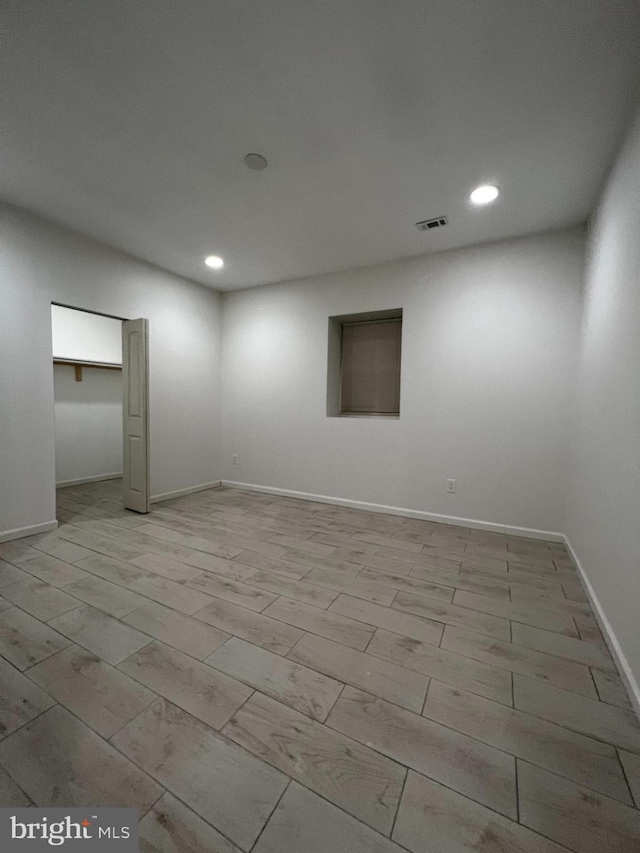 empty room featuring recessed lighting, visible vents, and baseboards