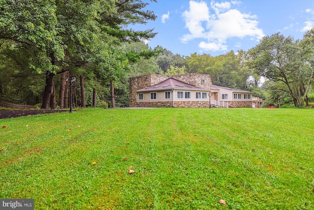 view of front of house with a front yard