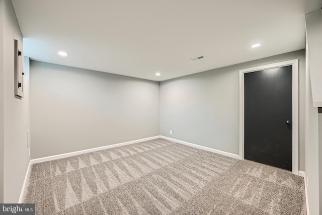 unfurnished room with visible vents, recessed lighting, baseboards, and carpet floors