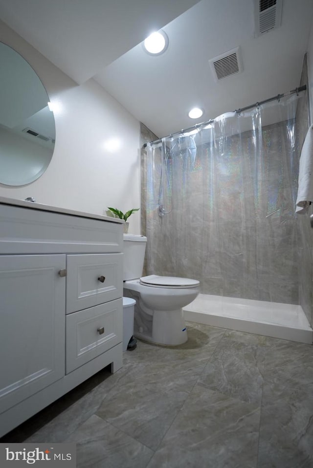 full bath featuring a tile shower, visible vents, toilet, and vanity