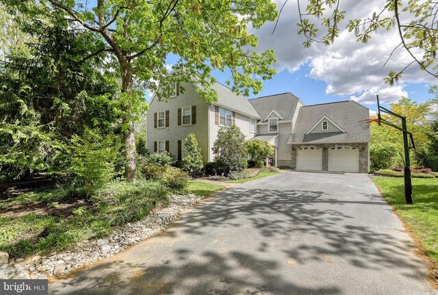 view of front of property with aphalt driveway and stucco siding