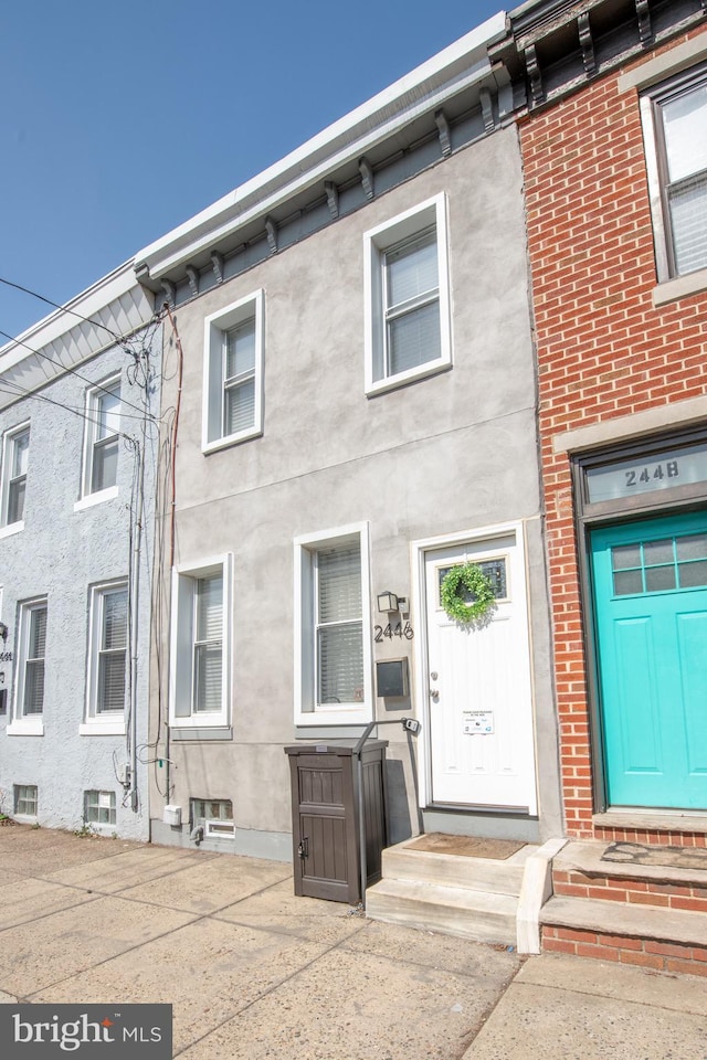 view of front of property featuring stucco siding