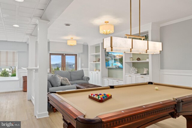 rec room with a wealth of natural light, visible vents, light wood-style flooring, and billiards