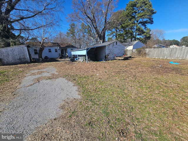 view of yard featuring fence