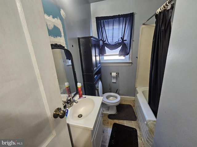 bathroom with baseboards, toilet, tile patterned floors, shower / bath combination with curtain, and vanity