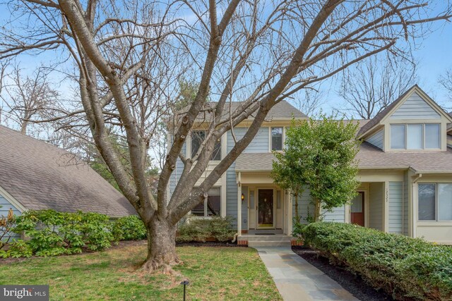 12521 N Lake Ct, Fairfax, VA 22033 - view of front facade featuring a front yard and roof with shingles