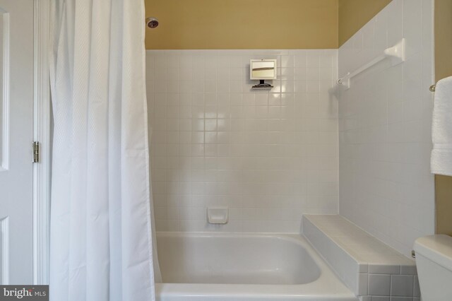 12521 N Lake Ct, Fairfax, VA 22033 - full bath featuring toilet and shower / bath combo with shower curtain