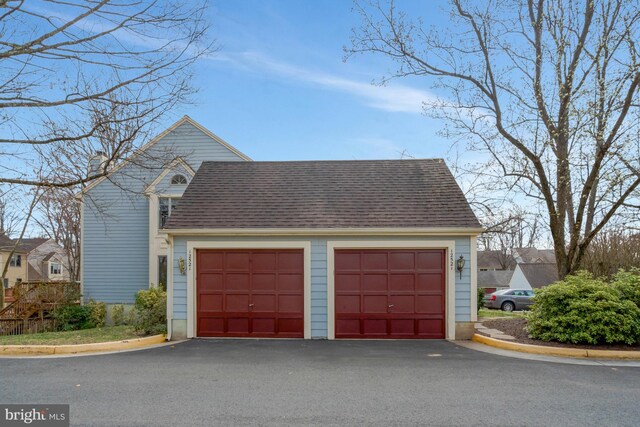 12521 N Lake Ct, Fairfax, VA 22033 - view of detached garage
