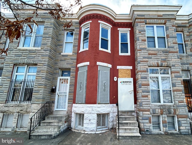 multi unit property featuring stone siding