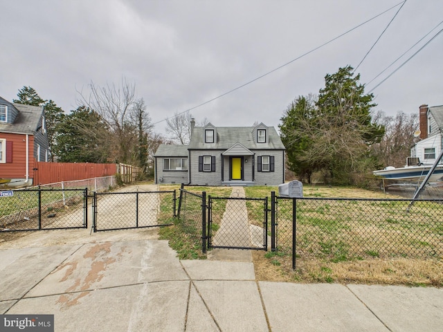 view of front of property featuring fence, a front yard, and a gate