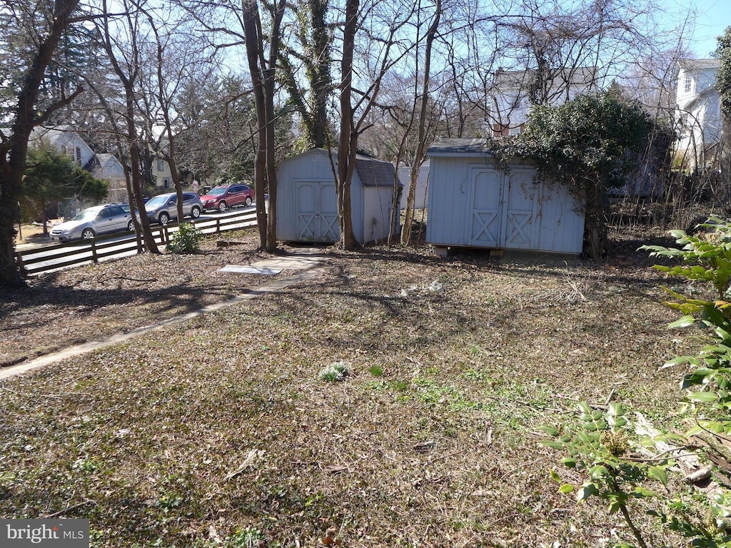 view of yard with a storage unit and an outdoor structure