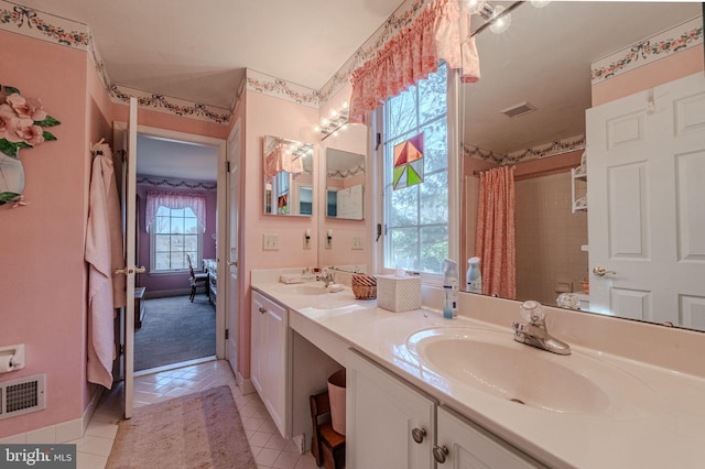 full bathroom featuring a sink, visible vents, curtained shower, and double vanity