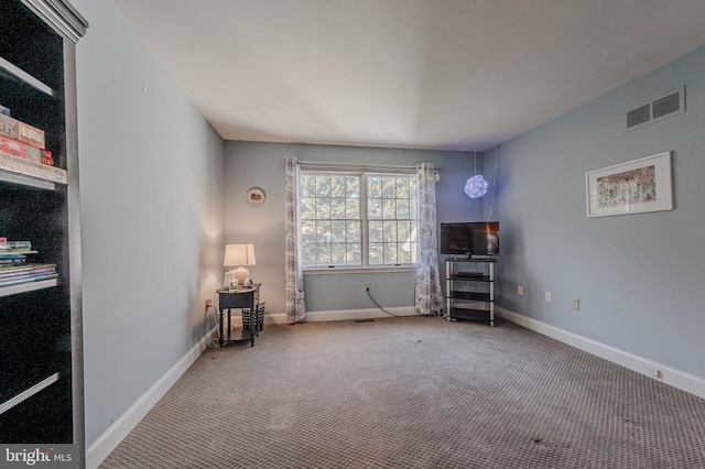 unfurnished room featuring carpet, visible vents, and baseboards