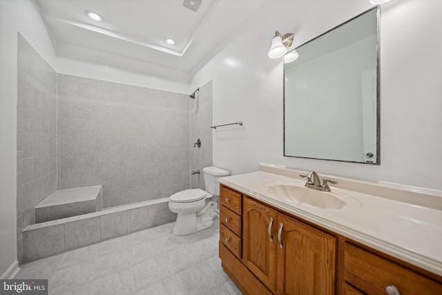 full bathroom featuring tiled shower, toilet, visible vents, recessed lighting, and vanity