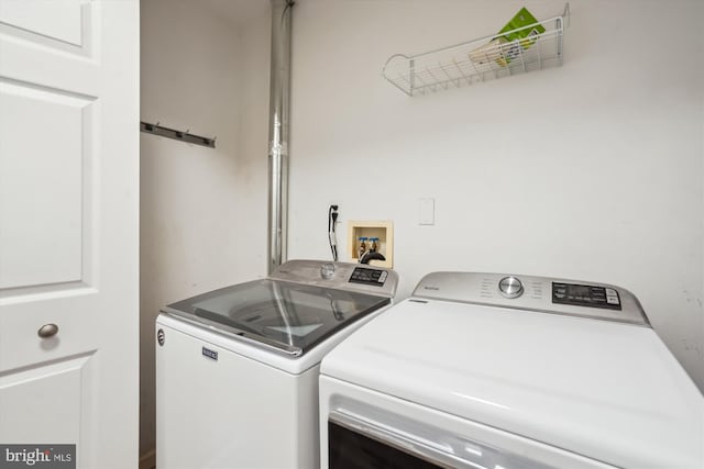 clothes washing area with laundry area and washing machine and dryer