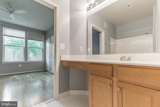 full bath featuring visible vents, baseboards, a ceiling fan, and vanity