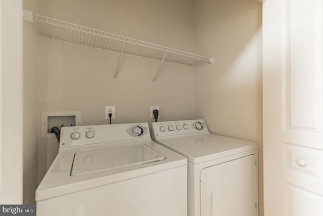 laundry room with laundry area and washing machine and dryer