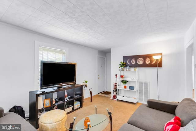 living room with visible vents, carpet flooring, and baseboards