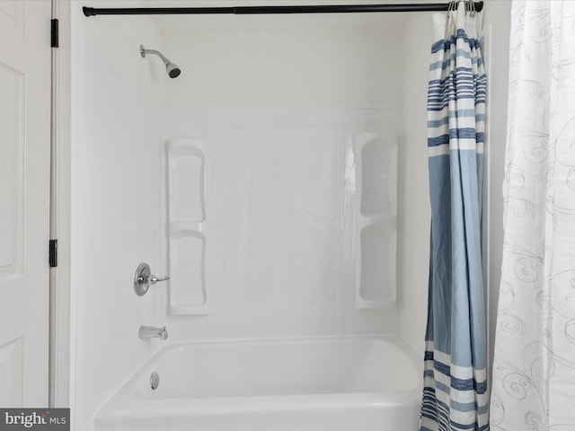 full bath with shower / bathtub combination with curtain