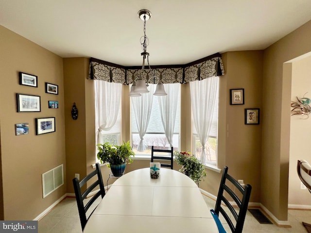 dining area featuring visible vents and baseboards