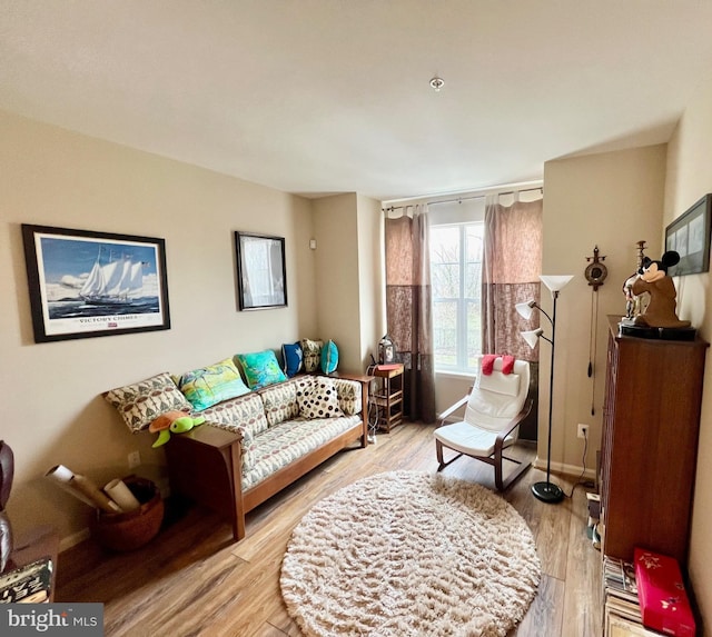 living room with light wood-style flooring and baseboards