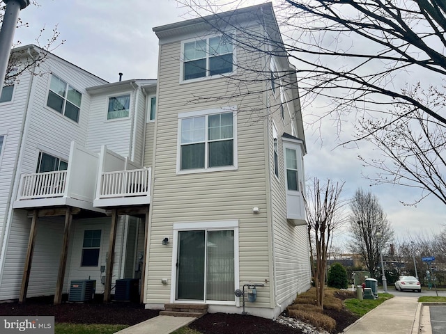 322 Shipyard Dr Unit 82, Cambridge, MD 21613 - rear view of property with central air condition unit