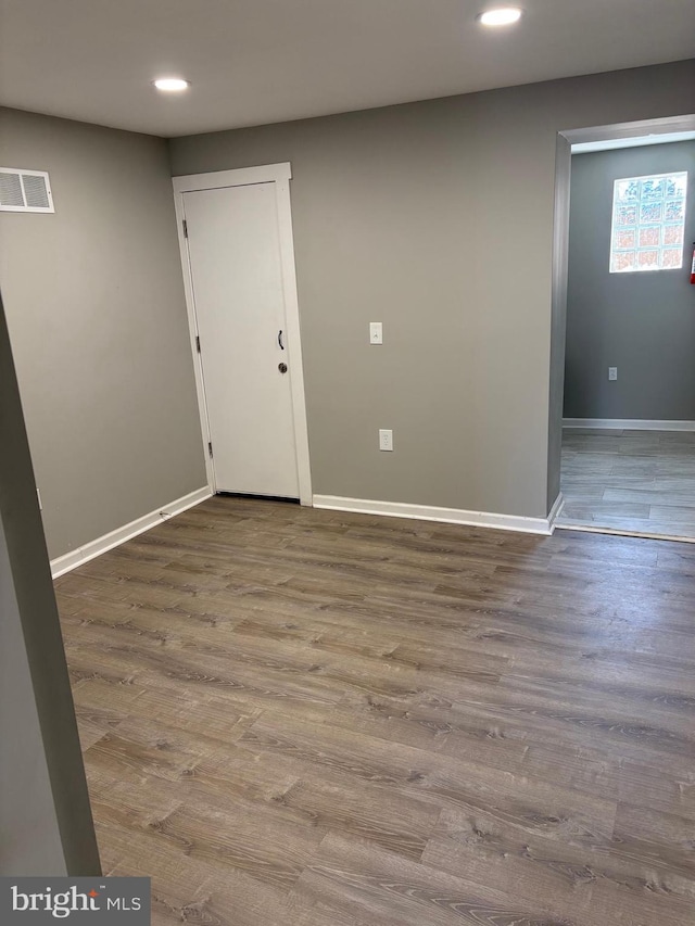 basement featuring recessed lighting, wood finished floors, visible vents, and baseboards